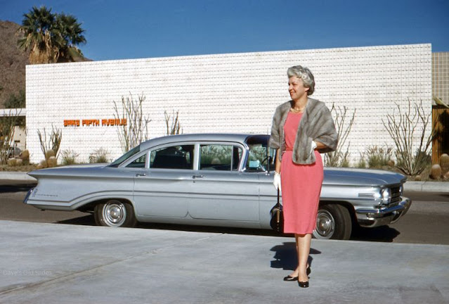 vintage-people-with-automobiles-15.jpeg