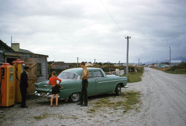 vintage-people-with-automobiles-16.jpeg
