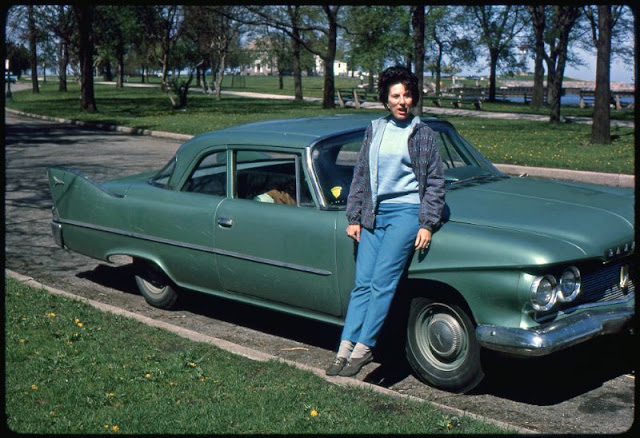 vintage-people-with-automobiles-17.jpeg