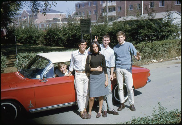 vintage-people-with-automobiles-18.jpeg