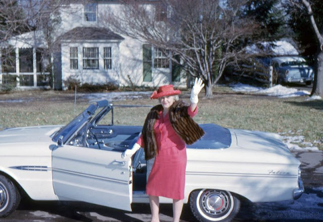 vintage-people-with-automobiles-19.jpeg