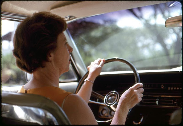 vintage-people-with-automobiles-20.jpeg
