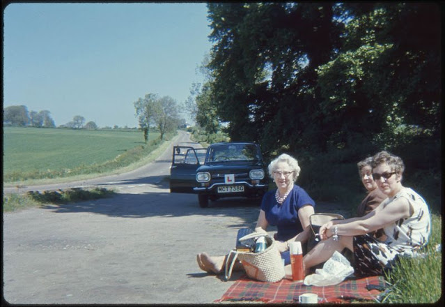 vintage-people-with-automobiles-26.jpeg