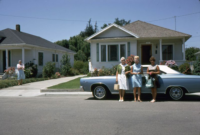 vintage-people-with-automobiles-27.jpeg