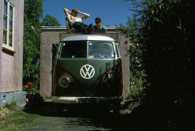 vintage-people-with-automobiles-30.jpeg