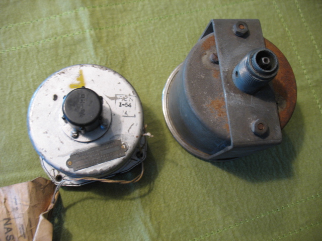 vintage tachometers (5).JPG