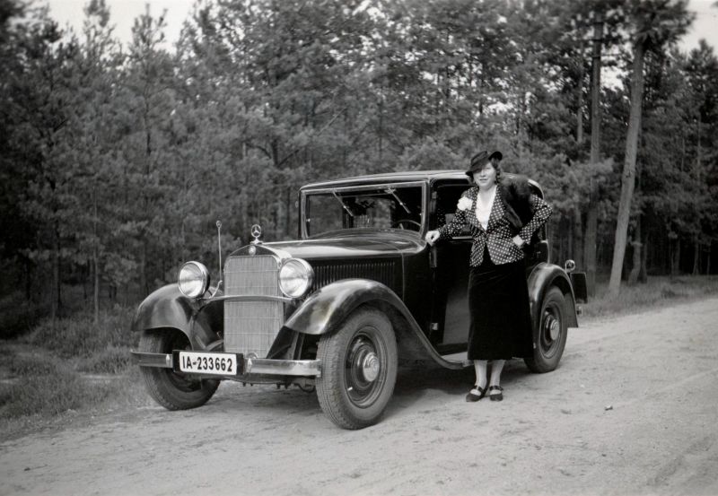 vintage-women-with-mercedes-benz-automobiles-9.jpg