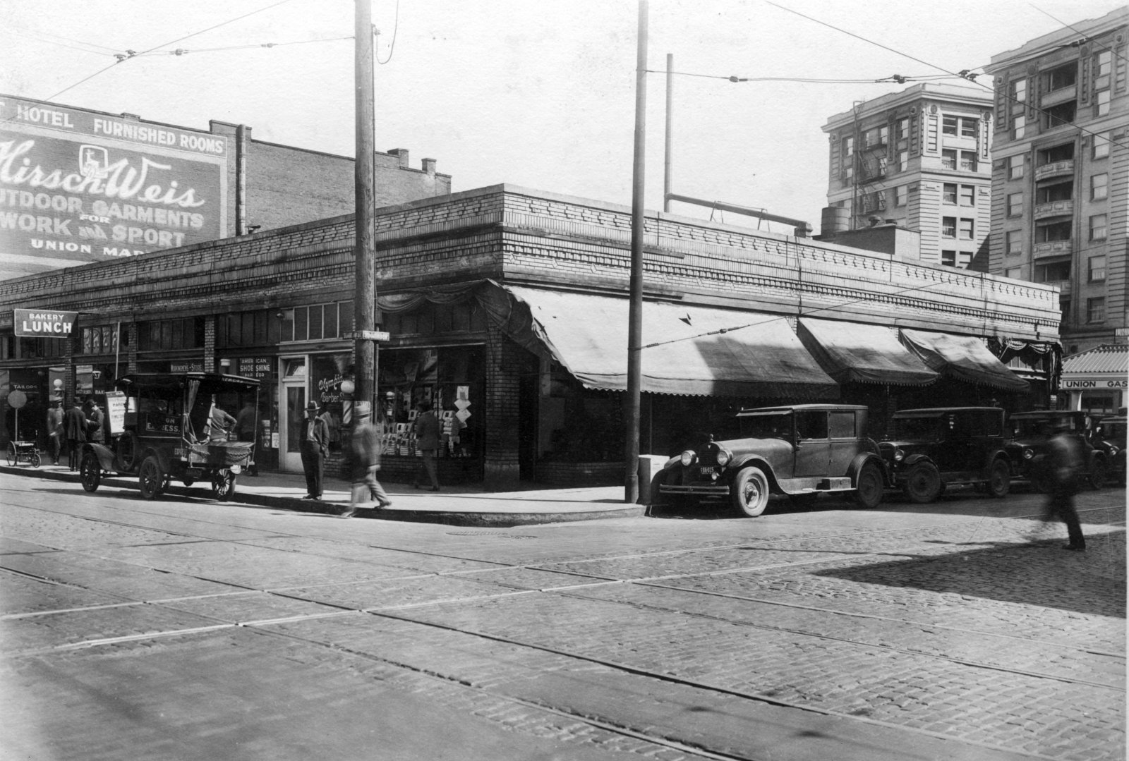 w-burnside-and-sw-4th-ave-1928.jpg