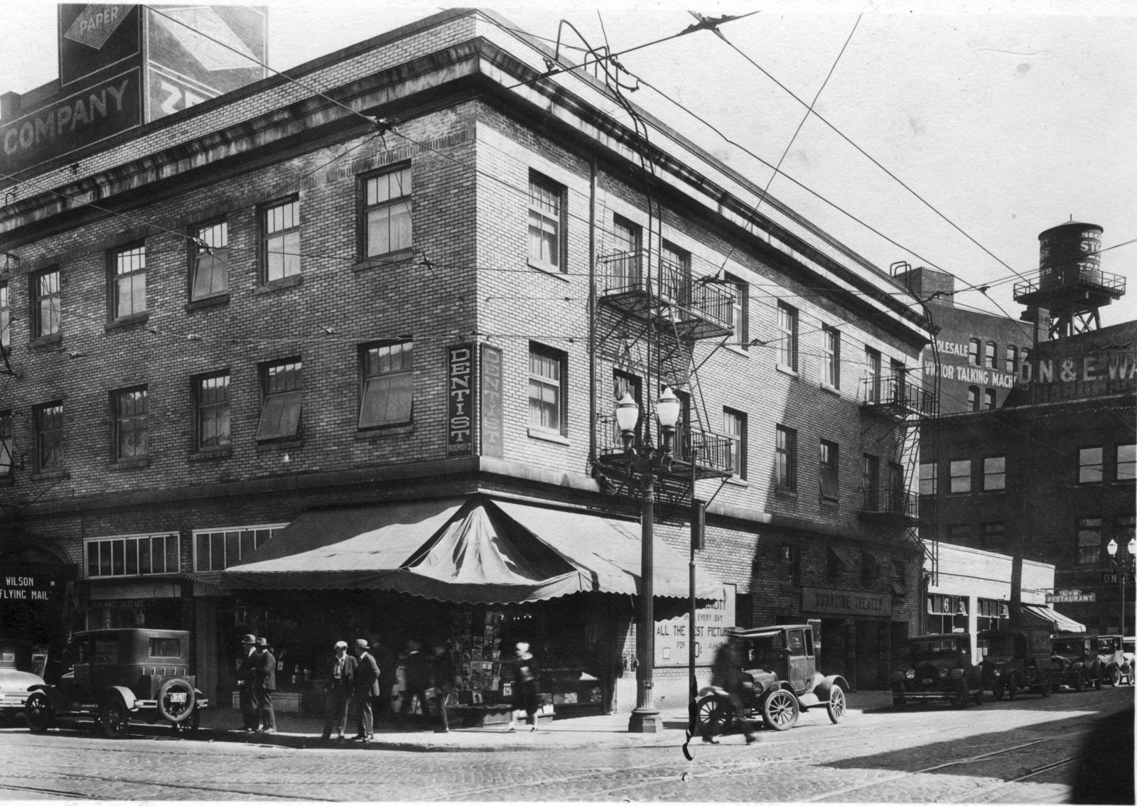 w-burnside-between-nw-4th-and-nw-5th-ave-1928.jpg