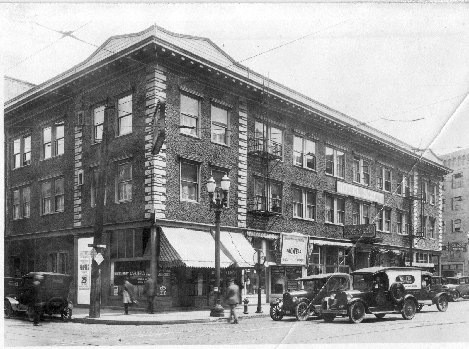 w-burnside-st-and-n-broadway-1928.jpg