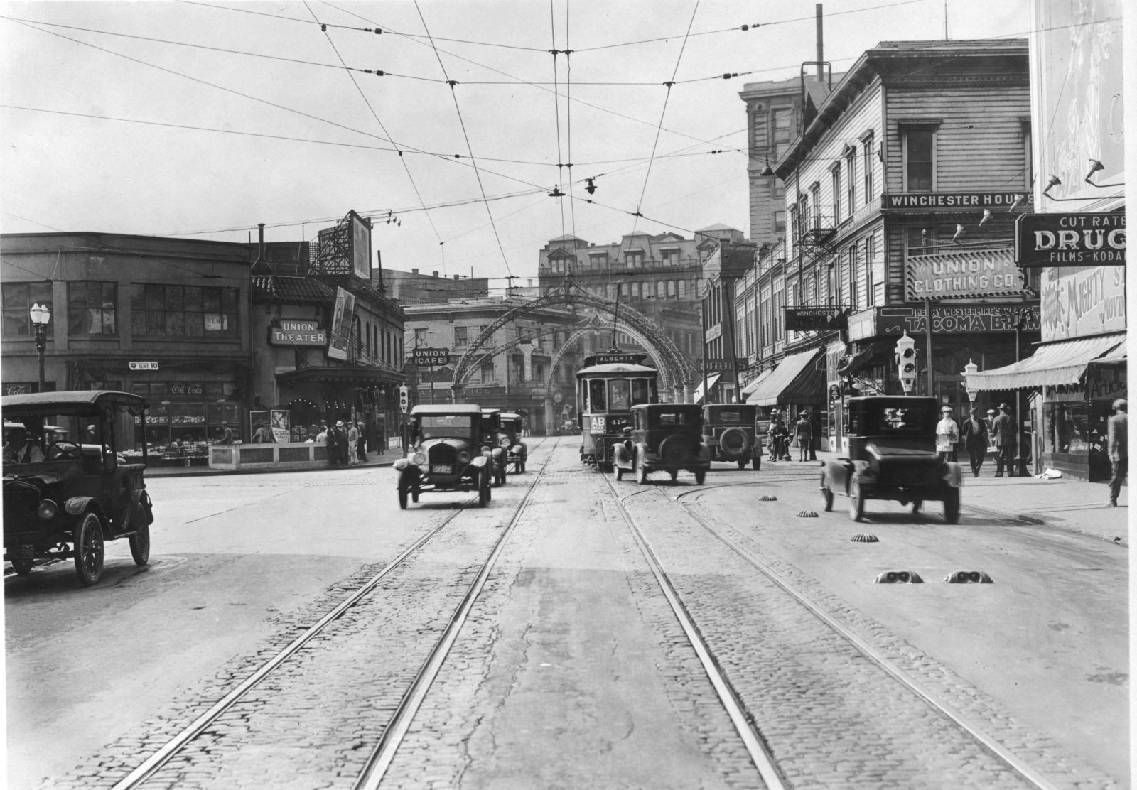 w-burnside-st-and-sw-3rd-ave-before-widening-1932.jpg