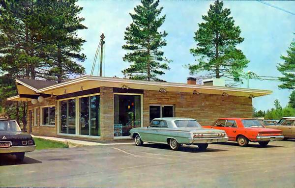 Wahlstroms_Parkway_Restaurant_SE_of_Marquette.jpg