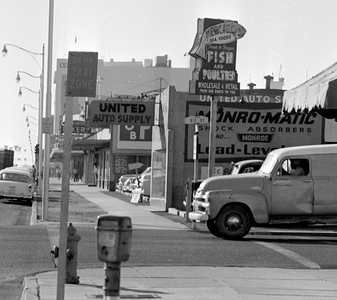 Washington_5th_St_looking_west_Mercado_1960s.jpg