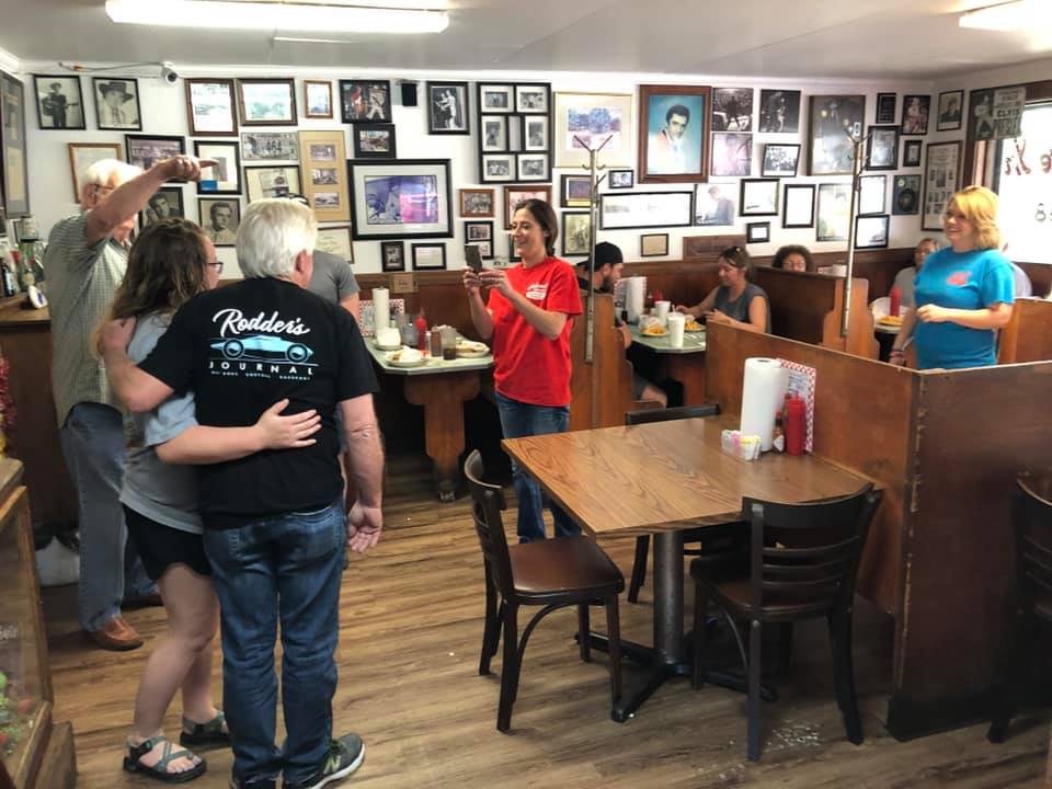 Wayne Carini in Johnnie's Drive In BBQ (Tupelo, MS) - taking photo with fans.jpg