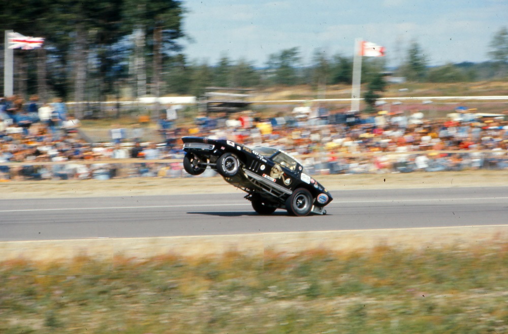 wheelie.jpg