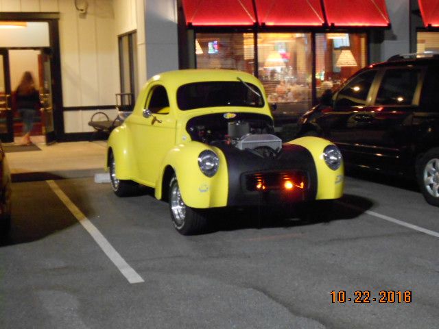 Willys at Ruby Tuesdays.JPG