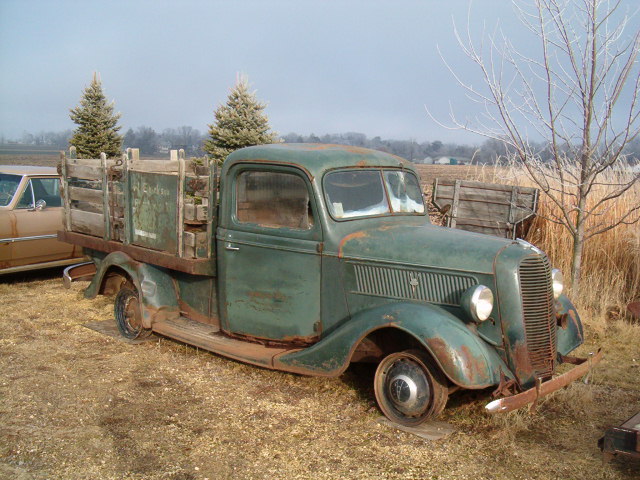 Winnebago 37 Ford 023.jpg