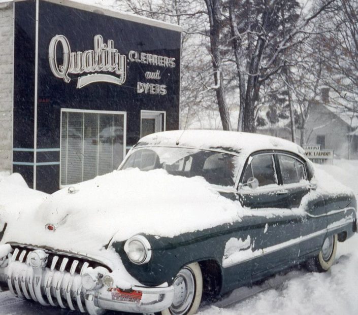 Winter-scene-in-front-cleaners-mid-1950s-705x621.jpg