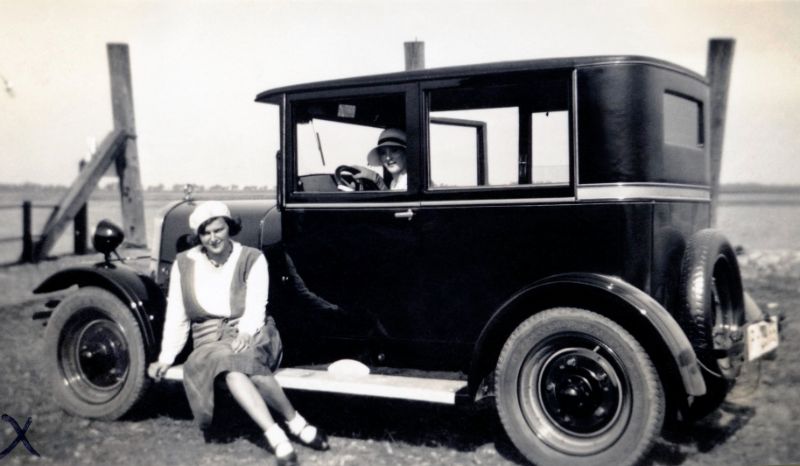 women-automobiles-1920s-16.jpeg