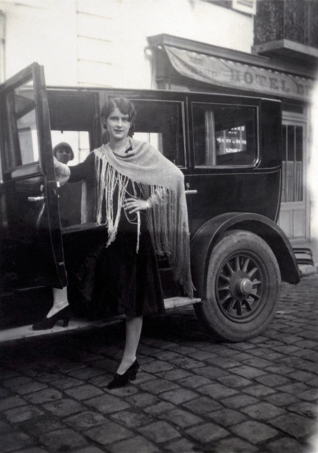 women-automobiles-1920s-22.jpeg