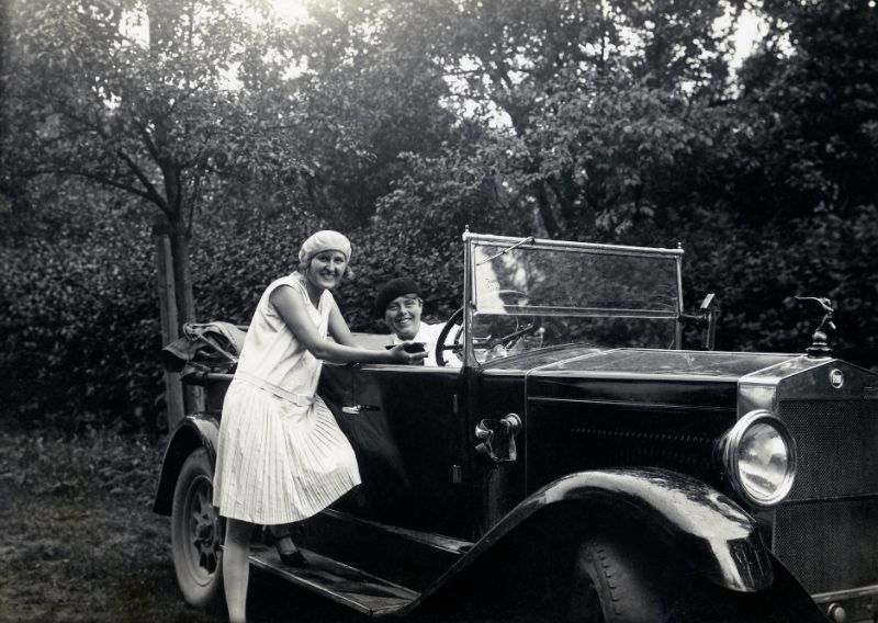 women-automobiles-1920s-29.jpeg