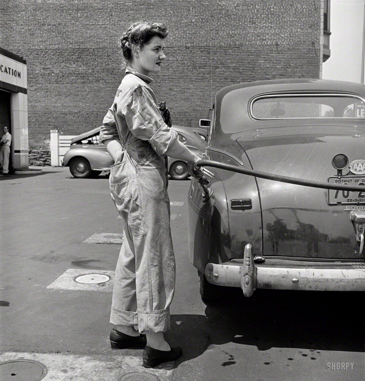 women-garage-attendants-1.jpg