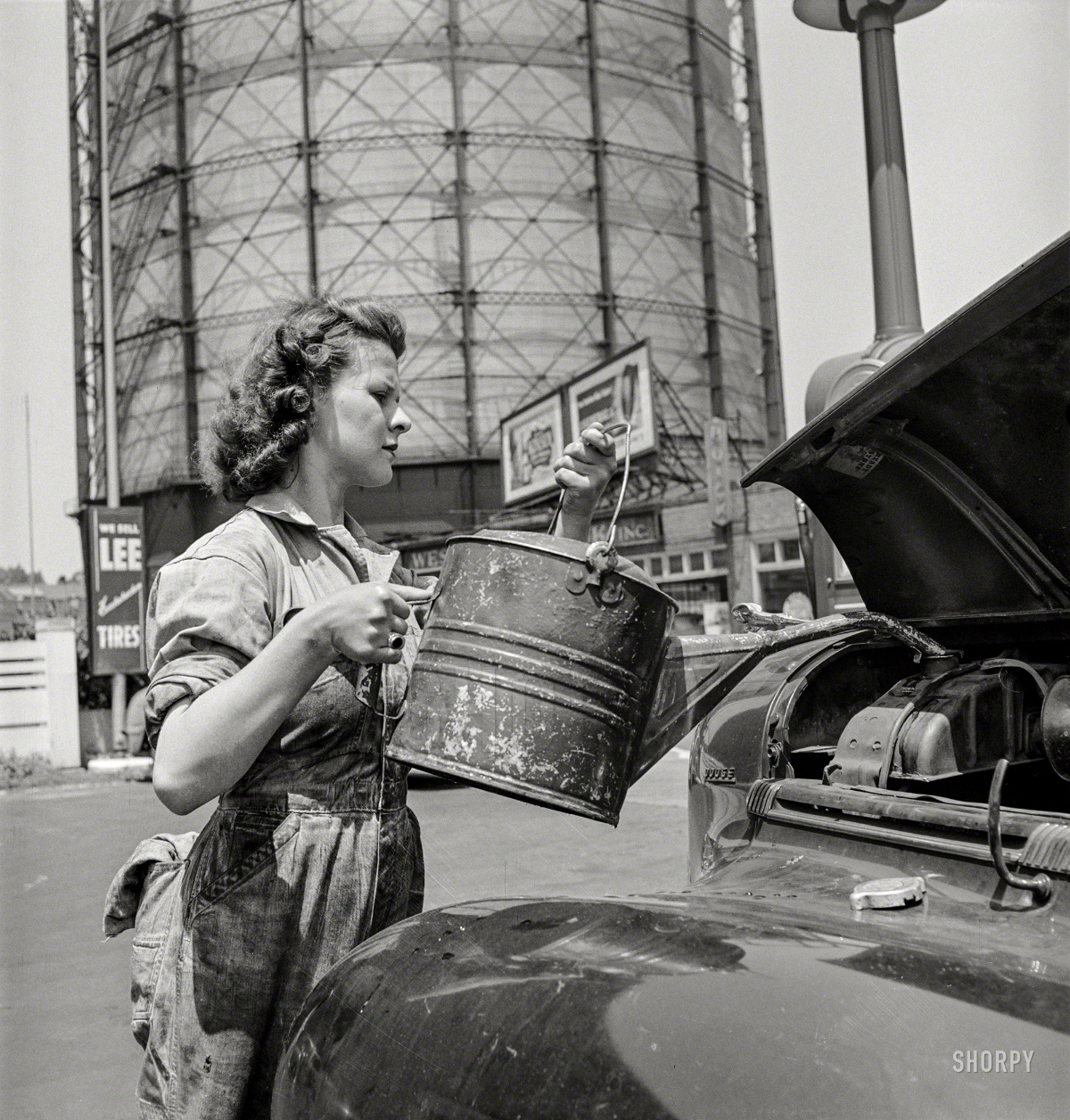 women-garage-attendants-3.jpg