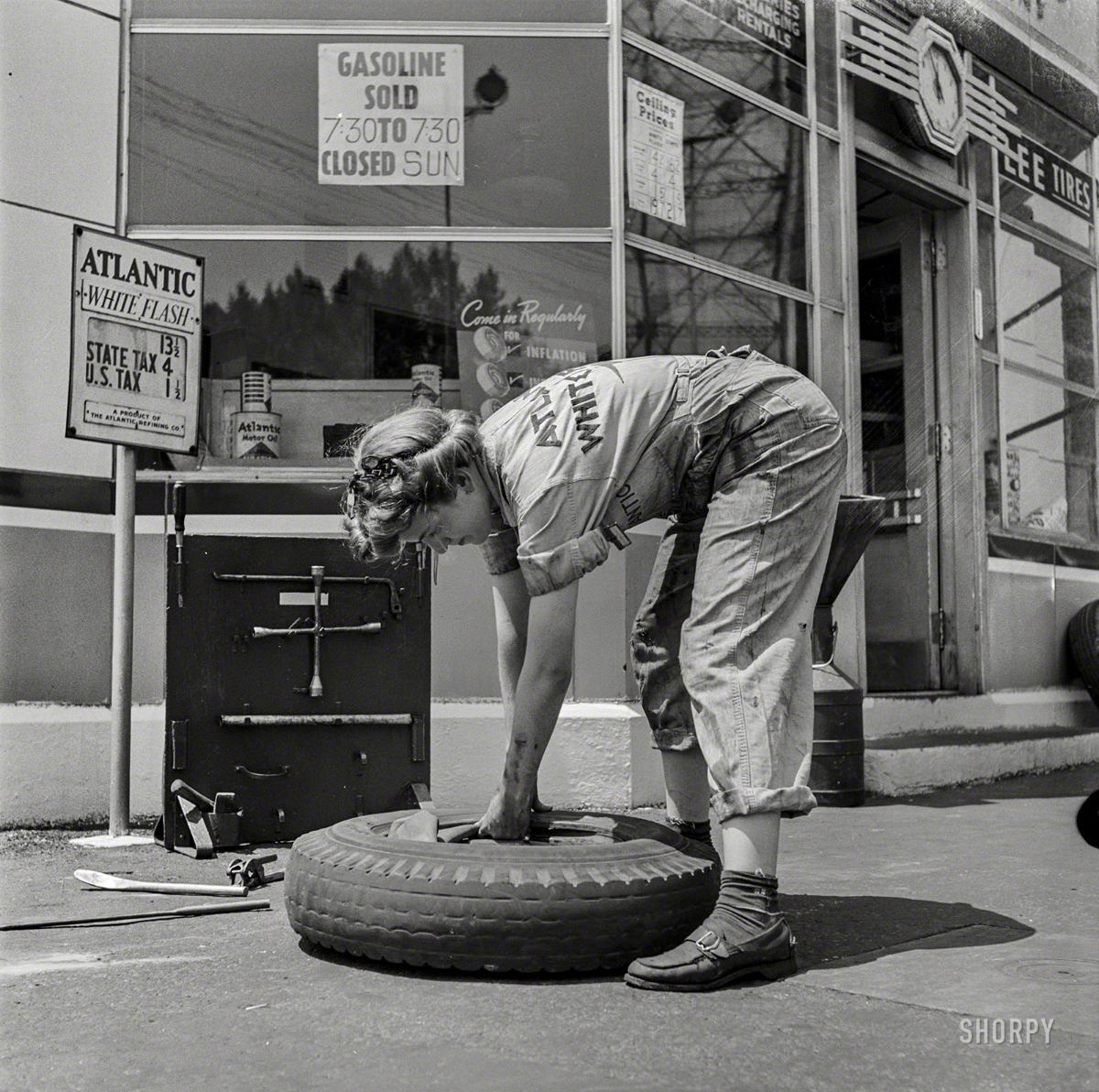 women-garage-attendants-6.jpg