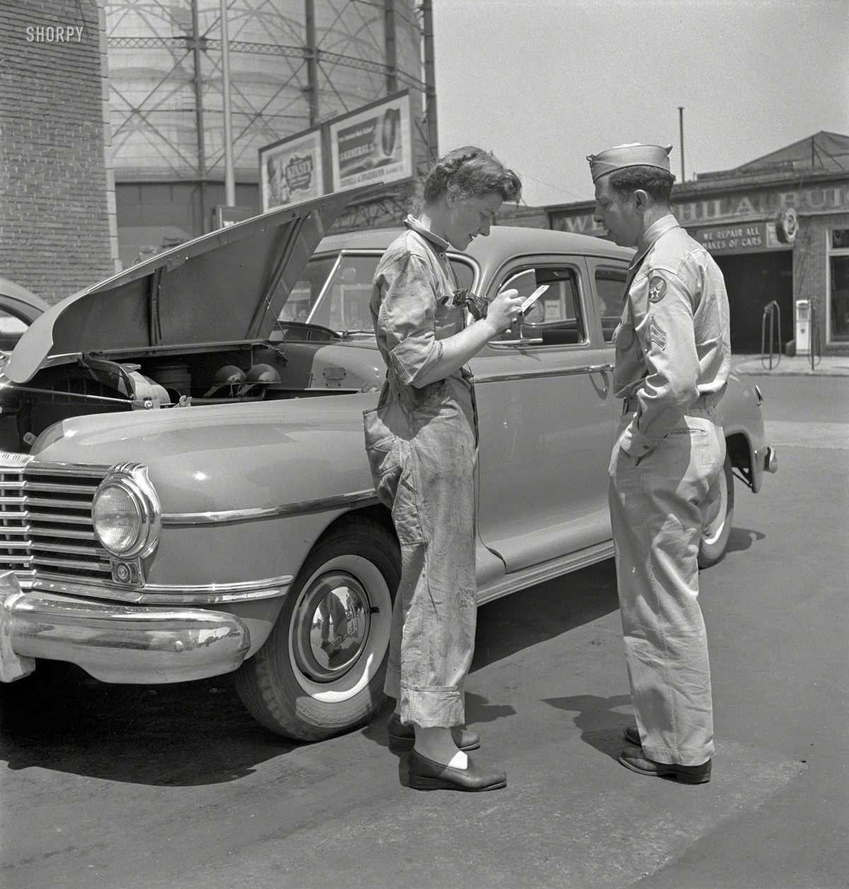 women-garage-attendants-7.jpg