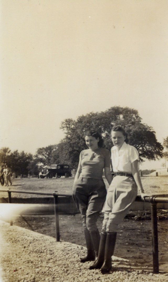 women-jodhpurs-1920s-10.jpeg