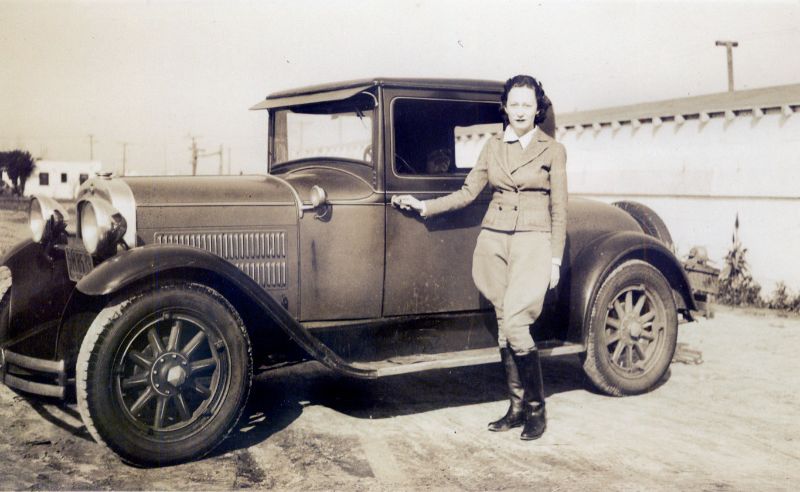 women-jodhpurs-1920s-2.jpeg