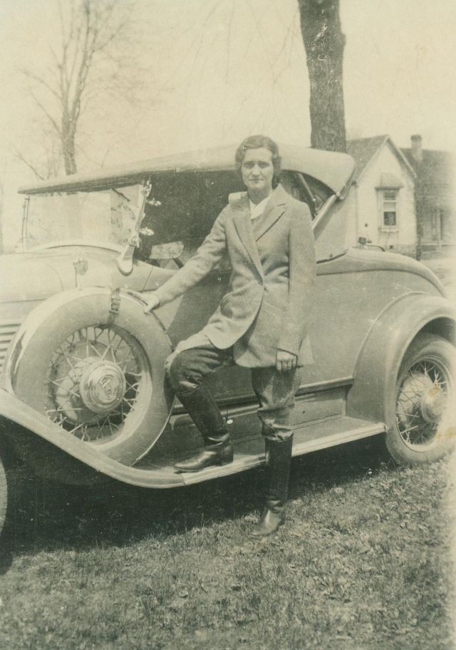 women-jodhpurs-1920s-30.jpeg