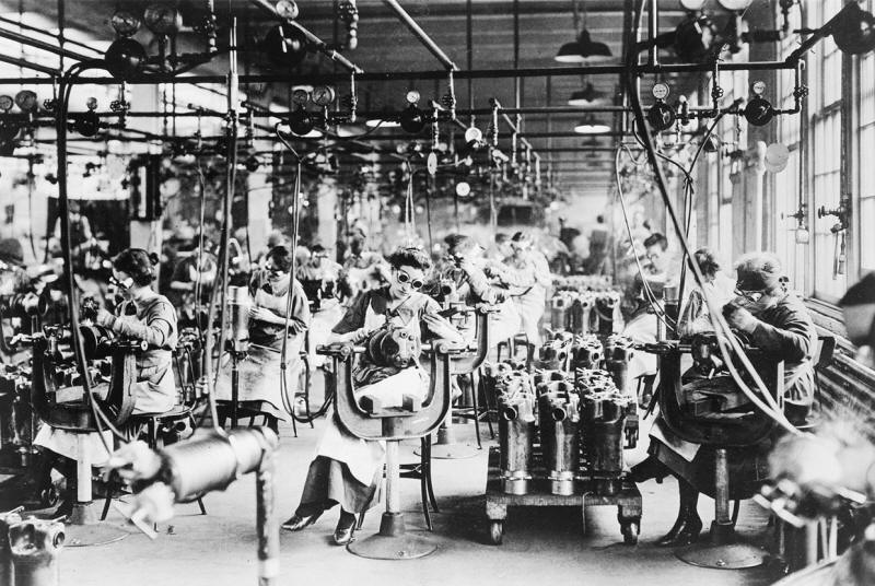 women welders at Lincoln Motor Company in 1918..jpg