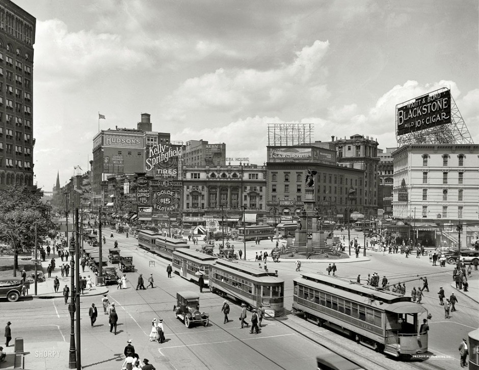 Woodward Avenue, Detroit , Michigan, in 1917..jpg