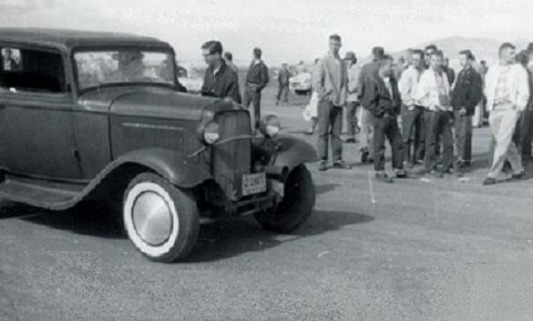 'Woody' Woodford's '32 Tudor @ Lewistown Drag Strip 1959.jpg