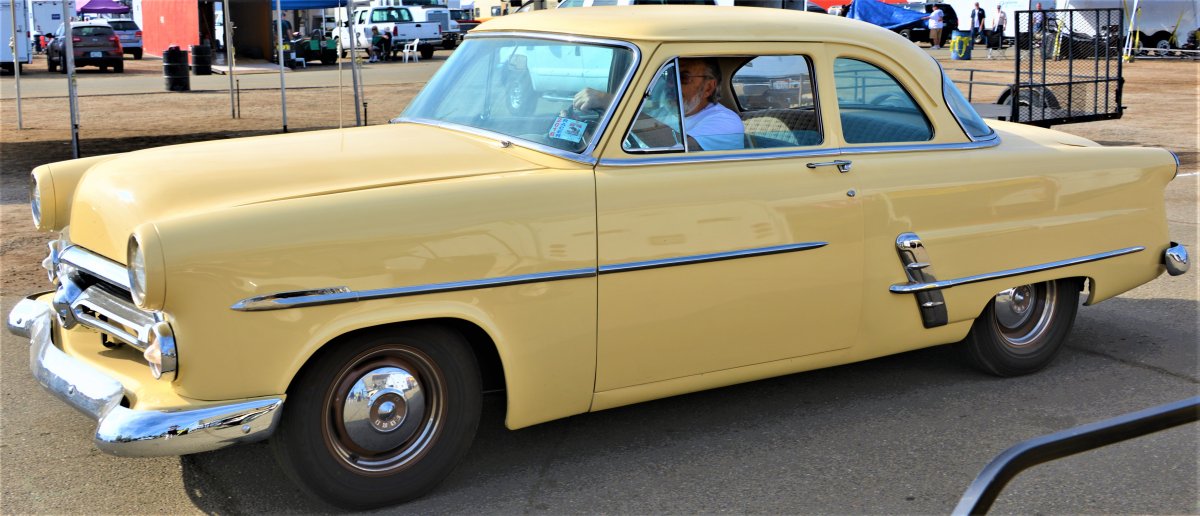 yellow ford at famoso.JPG