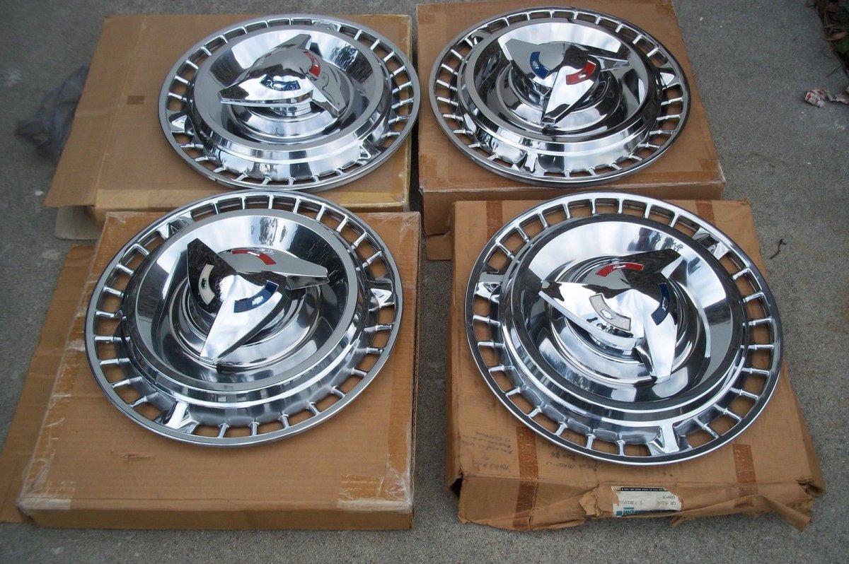 z 1961 Impala SS hubcaps 3.jpg