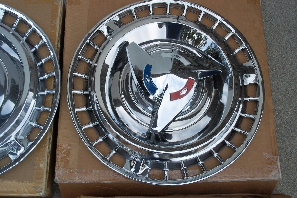 z 1961 Impala SS hubcaps 4.jpg