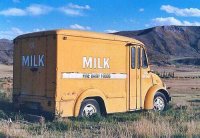Divco_in_the desert-b.jpg