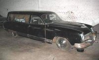 1960kaiser_Carabela_Funeral_Car_Argentina.jpg