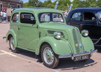 800px-1953_Ford_Anglia_E494A_930cc.jpg
