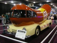 Wienermobile-NAIAS-2005.jpg