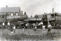 A head on collision at Bens Run in 1910..png
