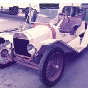 1915 Speedster built in 1985. '27 engine with Model A crank and rods, Egge 8.5 pistons, Jim Culbert aluminum overhead, and Winfield cam. Ruxtell rear end and Studebaker overdrive. 18" 32 Ford rims laced on Buffalo hubs.