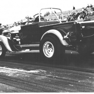 San Gabriel 1963. This is one of my favorite shots of the roadster. I loved San Gabe, and the car was at the top of it's game. It never looked better than it did on this day.
Phil Bellomy photo.