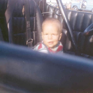 jr in car