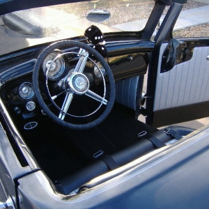 DSCF1067 new horn ring and upholstery