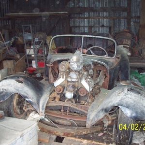 ardun heads and intake, sitting (literally sitting) on a late '40s chassis
'40s style windshield frame, dashboard, and began to fabricate similar shape to door metal