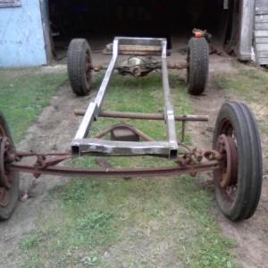 Just sitting on the axles. Yes.. I know it's not level. ;)
That piece of pipe is just tacked as a temp. brace.