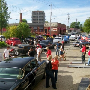 100 0965 The street is starting to get full outside the shop....ELTA BBQ 09.